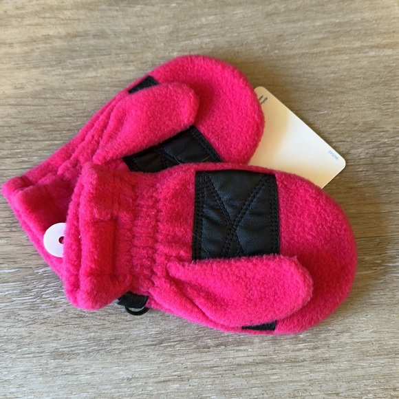 New with tags Pink Columbia Baddabing Mitten, infant O/S - Picture 2 of 6